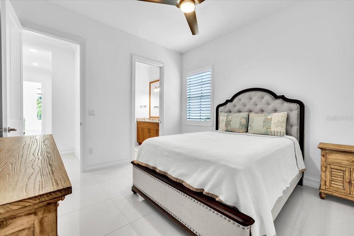 LAKE CLUB PH II UNIT 1-B - Residential