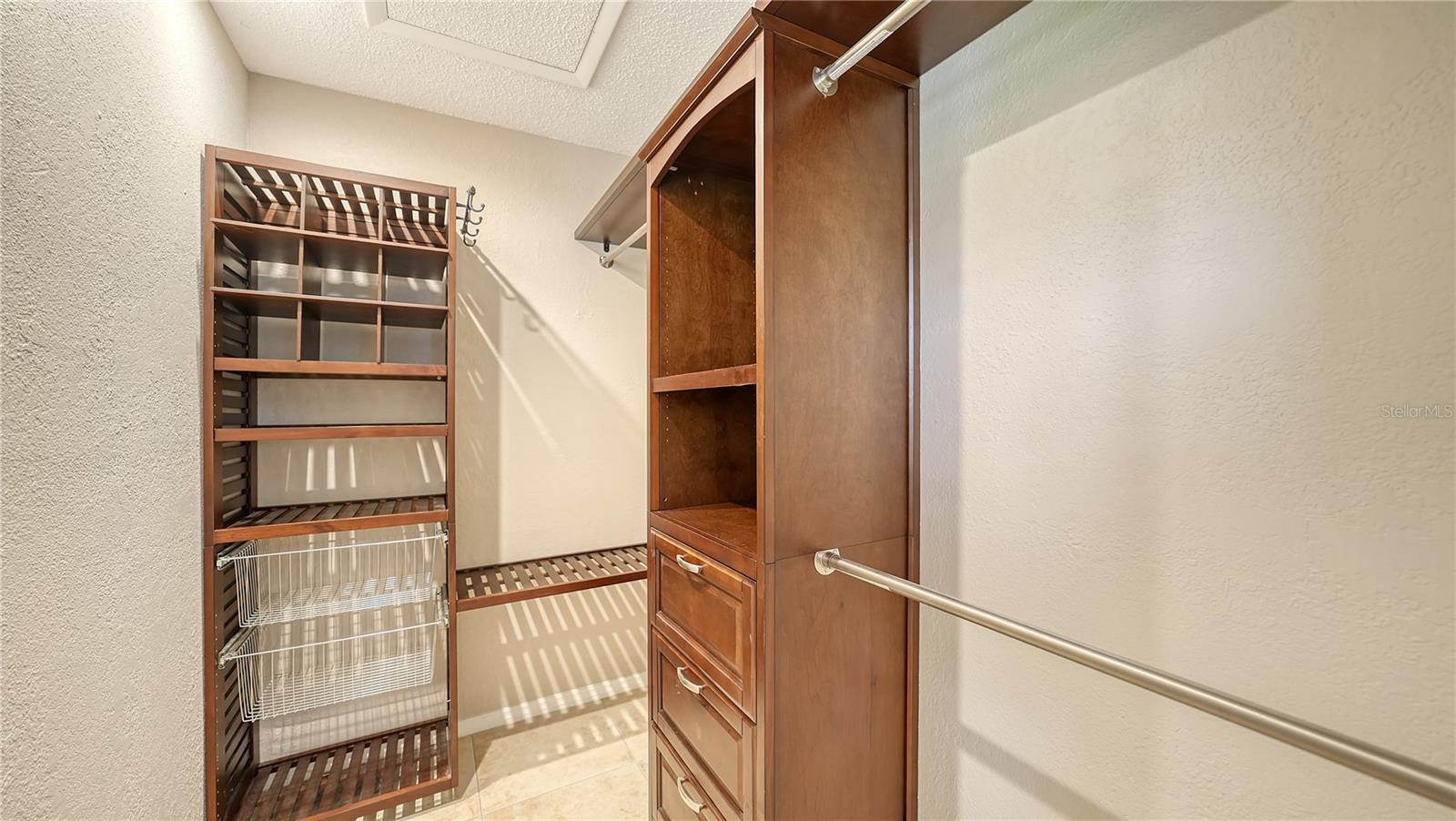 MENTONE COURT - Residential