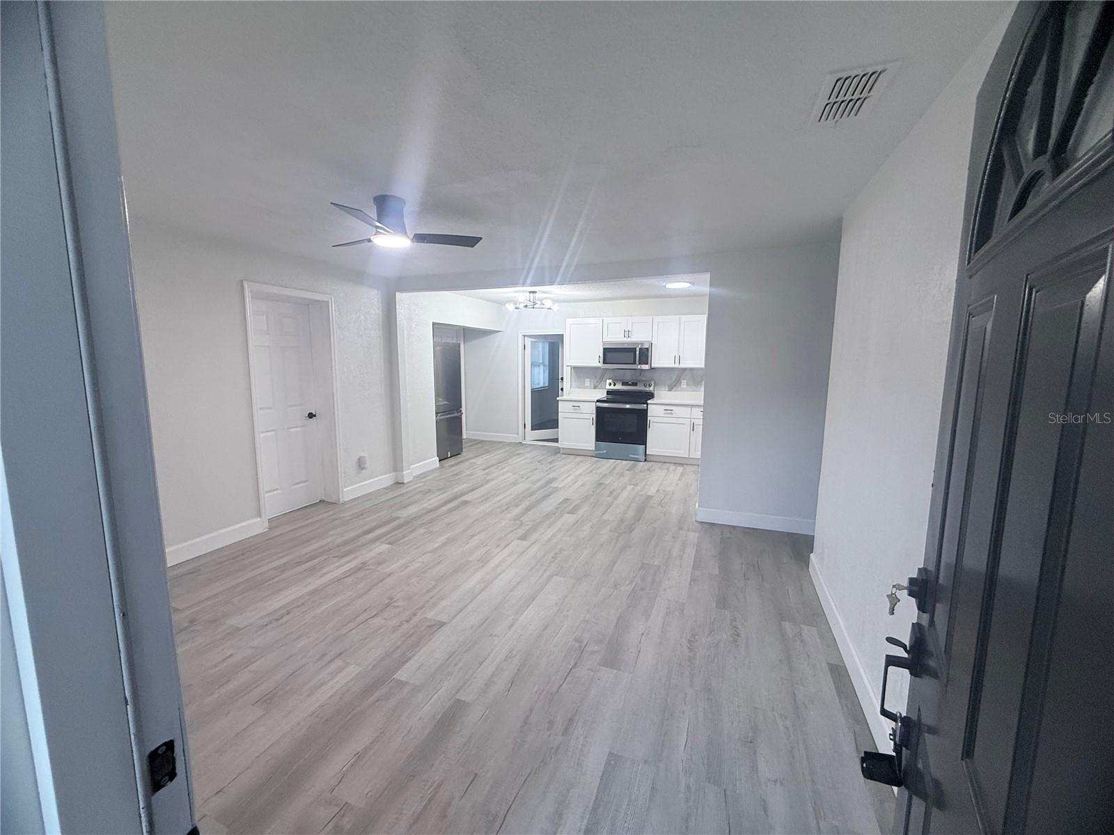 9714 N ALBANY AVENUE