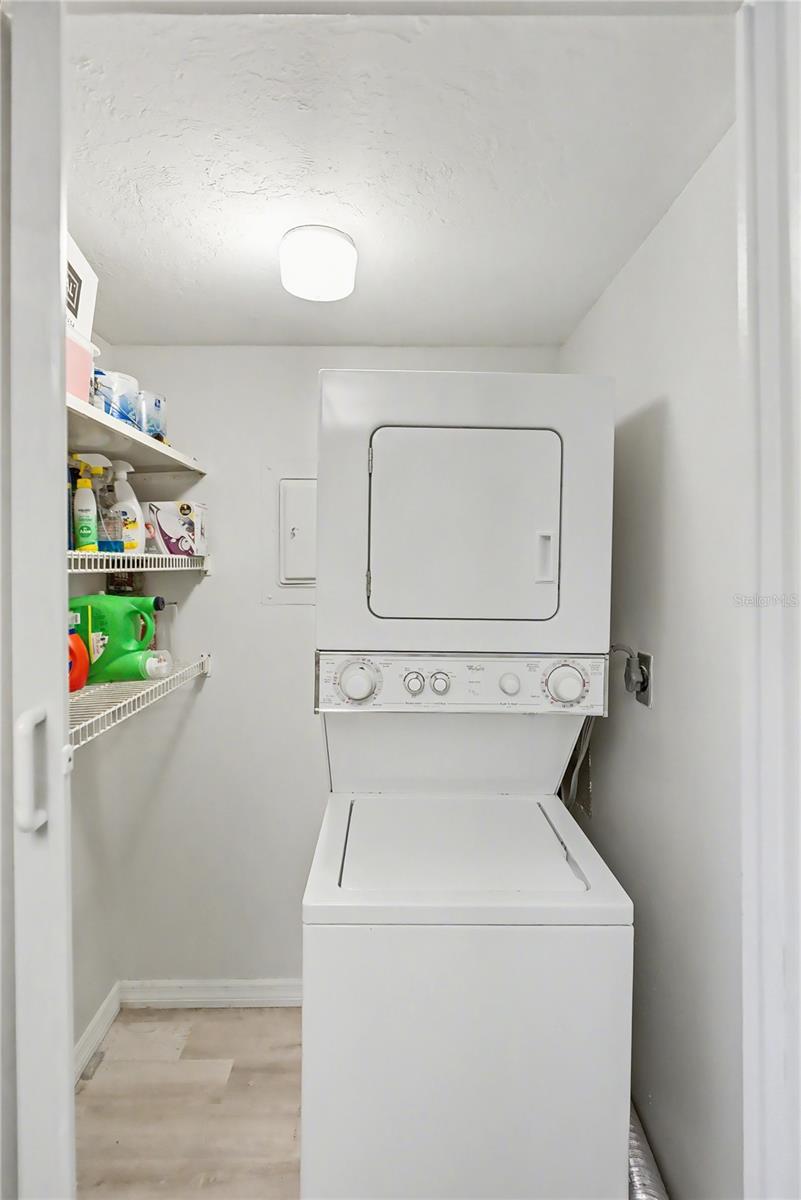 BAY OAKS - Residential