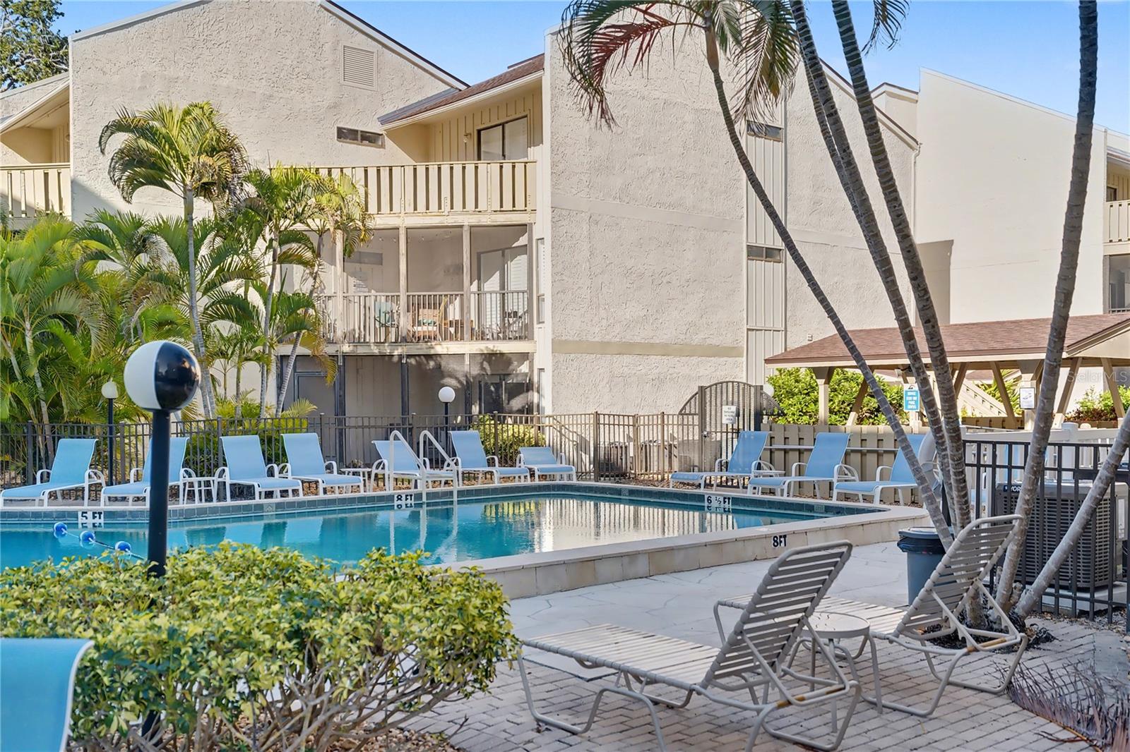 BAY OAKS - Residential