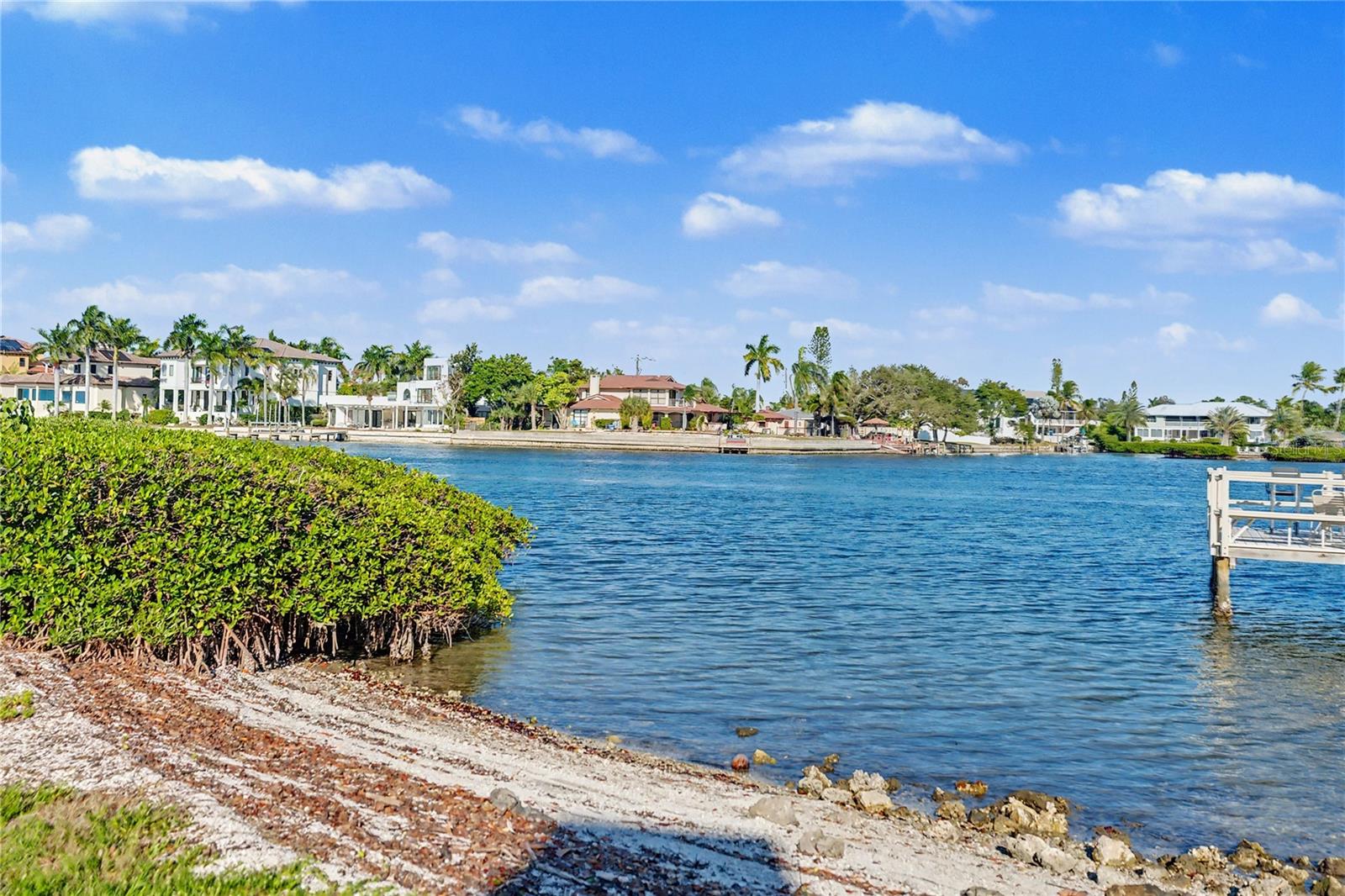 BAY OAKS - Residential