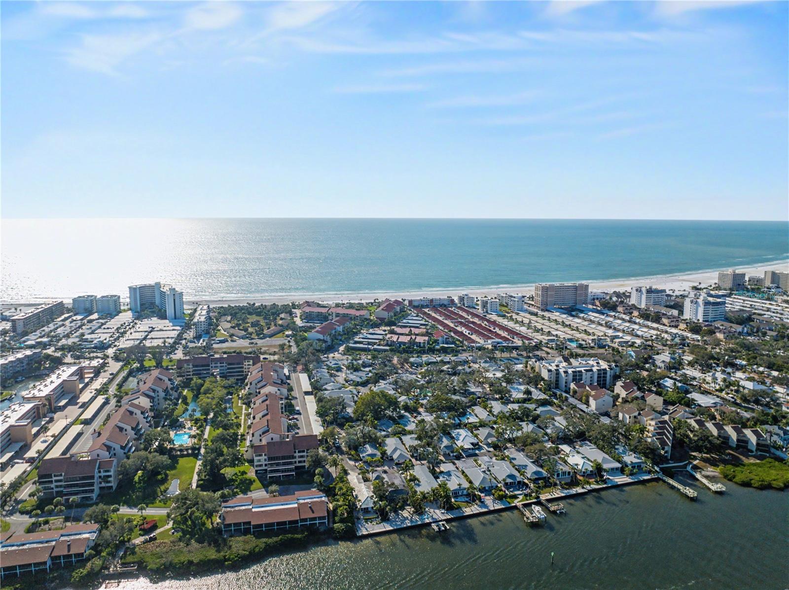 BAY OAKS - Residential