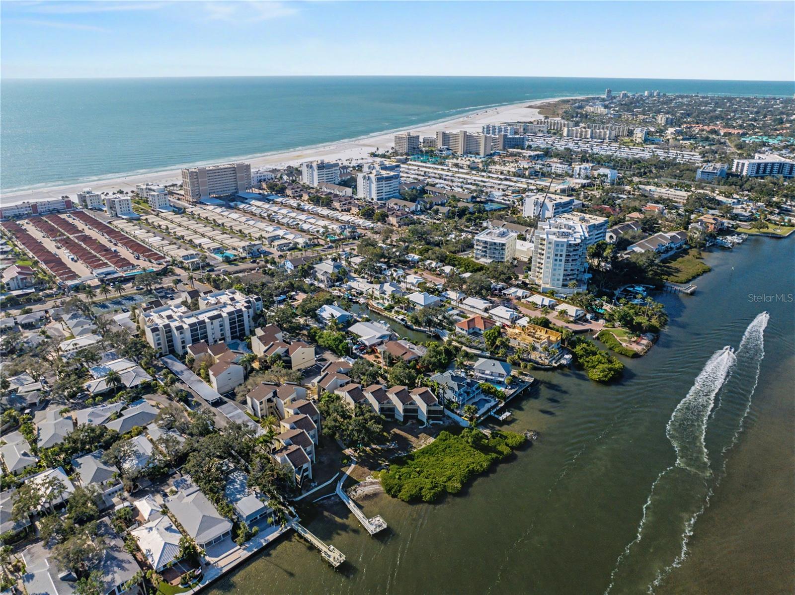 BAY OAKS - Residential