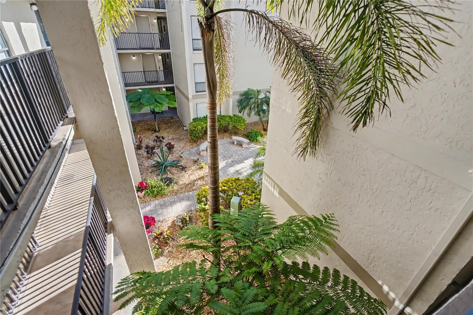 BAY OAKS - Residential