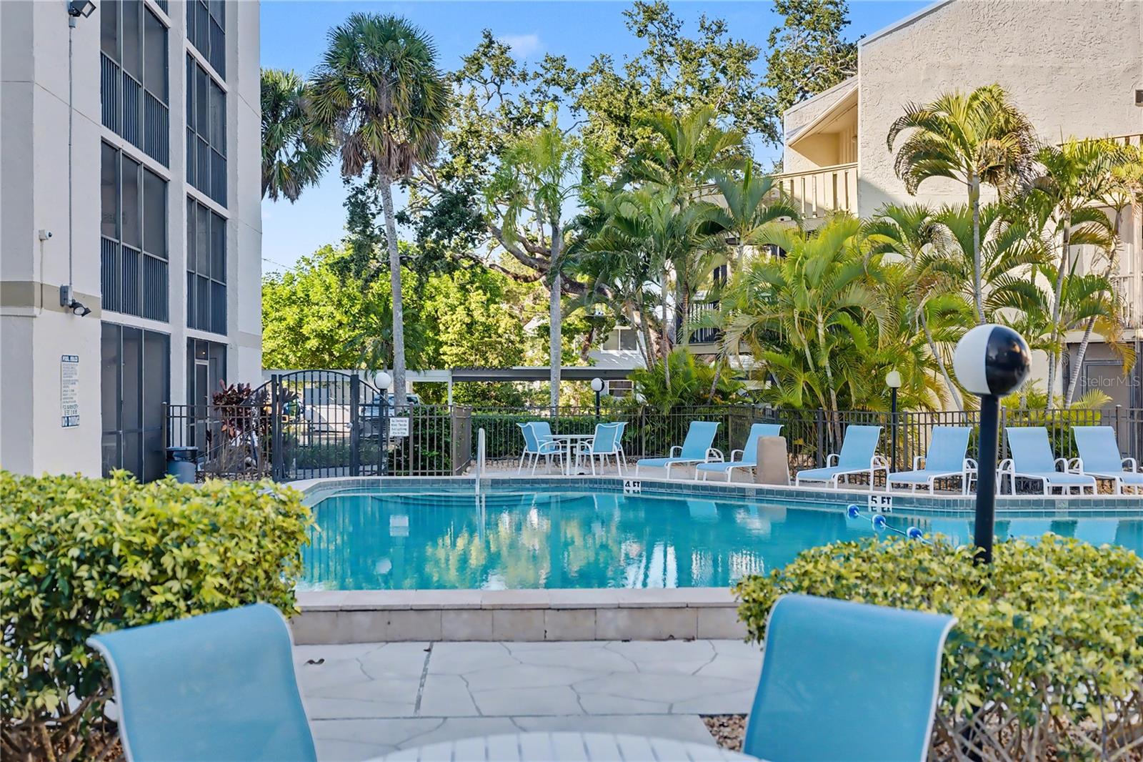 BAY OAKS - Residential