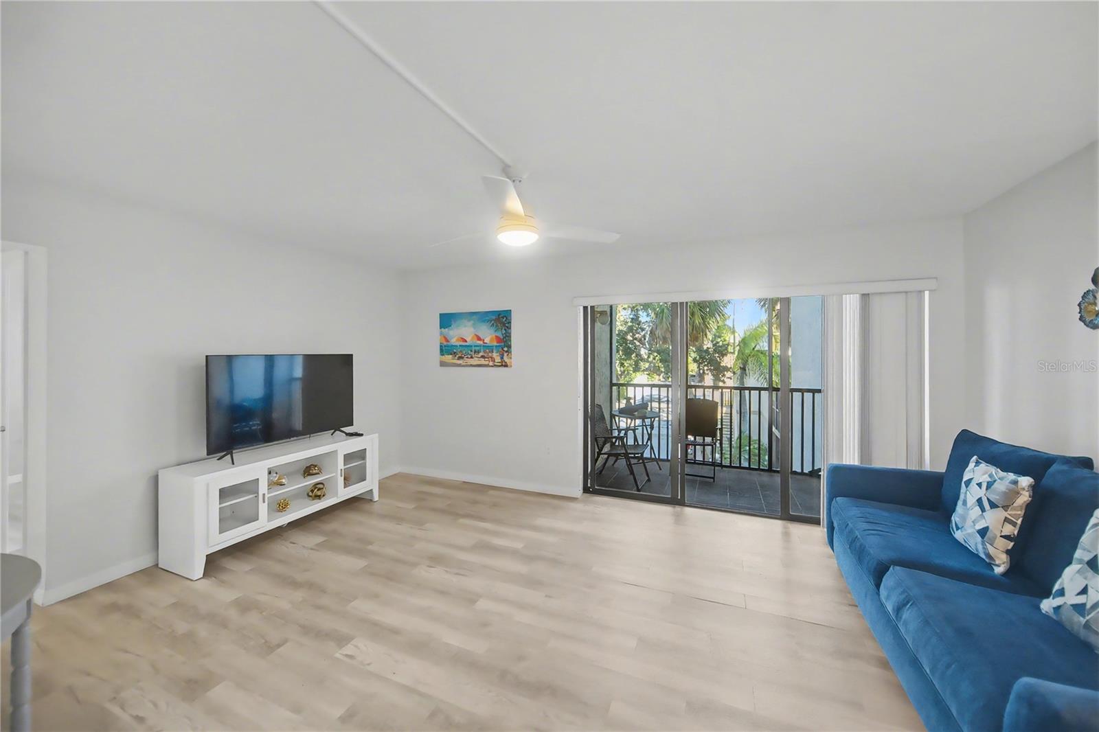 BAY OAKS - Residential