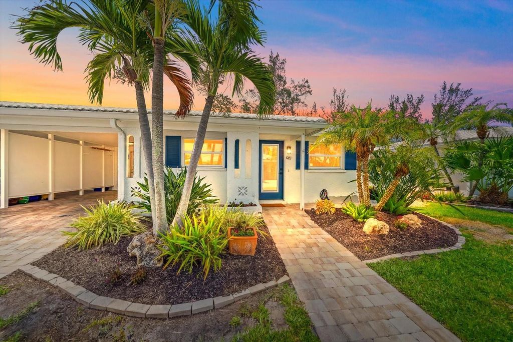 Photo of 578 Spanish Drive S, Longboat Key, FL 34228 (MLS # A4698065)