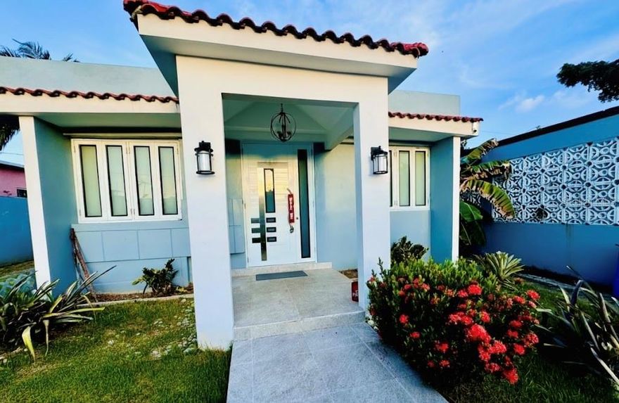 For rent in Los Ángeles, Carolina – a residence that truly has it all for those seeking comfort, convenience, and a move-in ready home. This property features 3 cozy bedrooms, 2 full bathrooms, and comes equipped with 4 air conditioning units, ensuring comfort throughout every space. Best of all, it is rented fully furnished, with water and electricity included, so you can enjoy a hassle-free living experience without additional expenses.

This is the ultimate ready-to-move-in property – just bring your personal belongings and start living from day one, as every detail has already been thoughtfully prepared for you.

Its location is another highlight. Perfectly situated in a super central area, you’ll be just 5 minutes from the international airport and just steps away from of pharmacies, schools, supermarkets, restaurants, and a variety of services. This property offers not just a place to live, but a lifestyle full of practicality, comfort, and convenience.