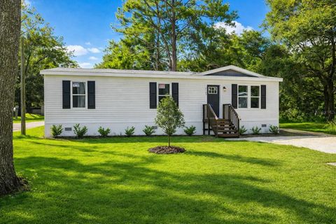 Photo of 18104 Nicholas Avenue, Brooksville, FL 34604 (MLS # W7879545)