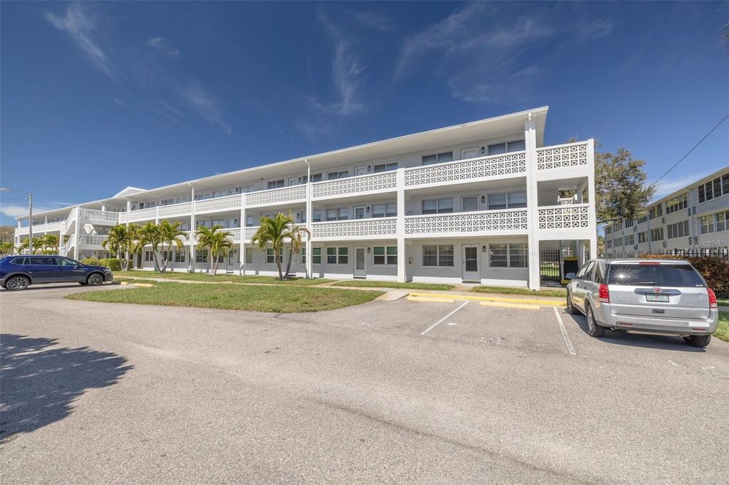 Photo of 1001 77th Avenue N #112, St Petersburg, FL 33702 (MLS # TB8481702)