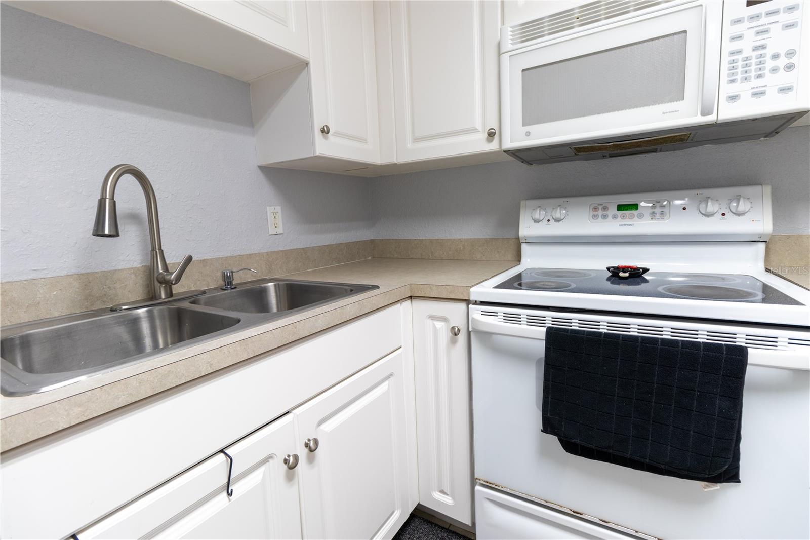 CRICKET CLUB CONDO - Residential