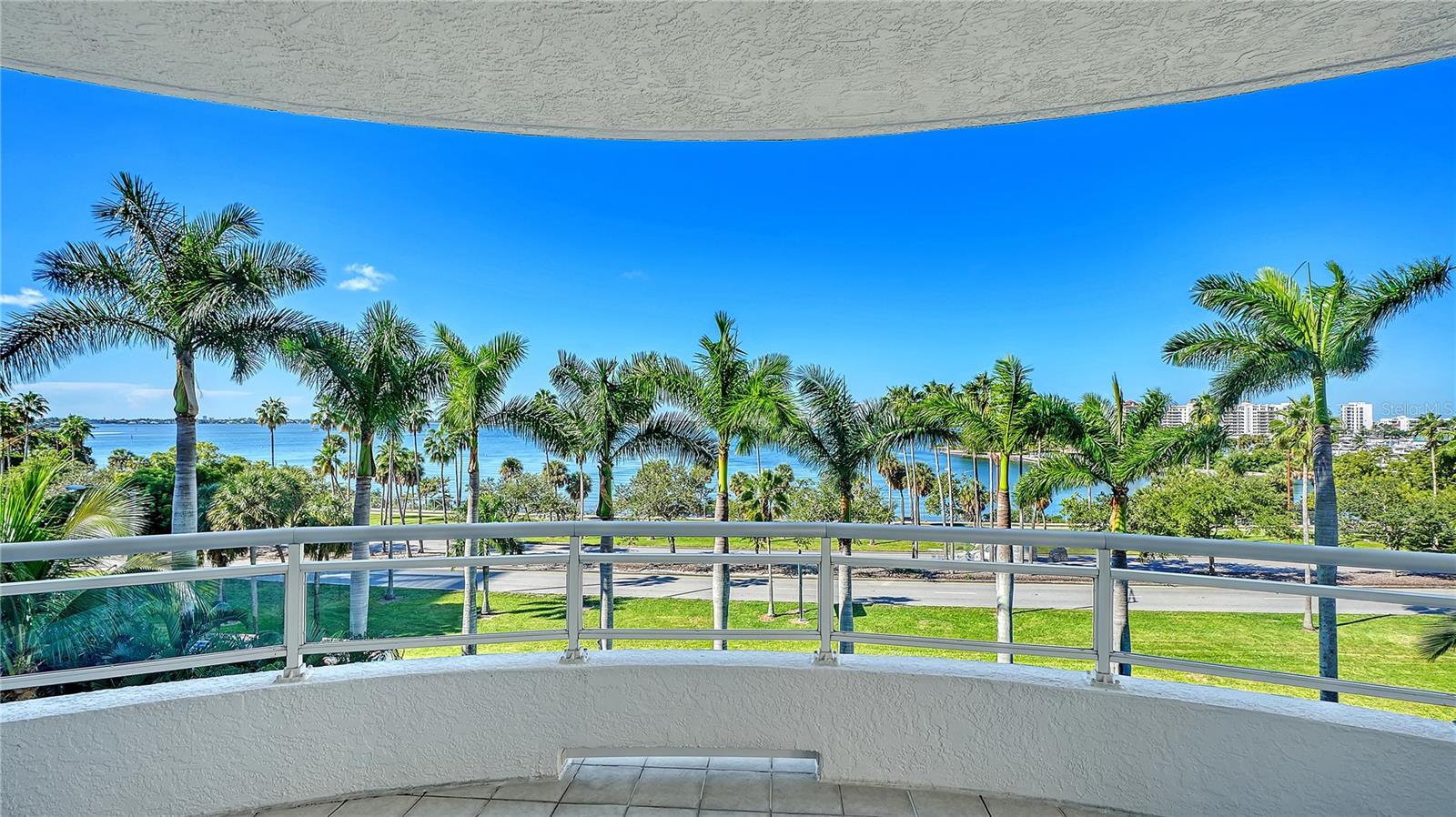 500 S PALM AVENUE 32