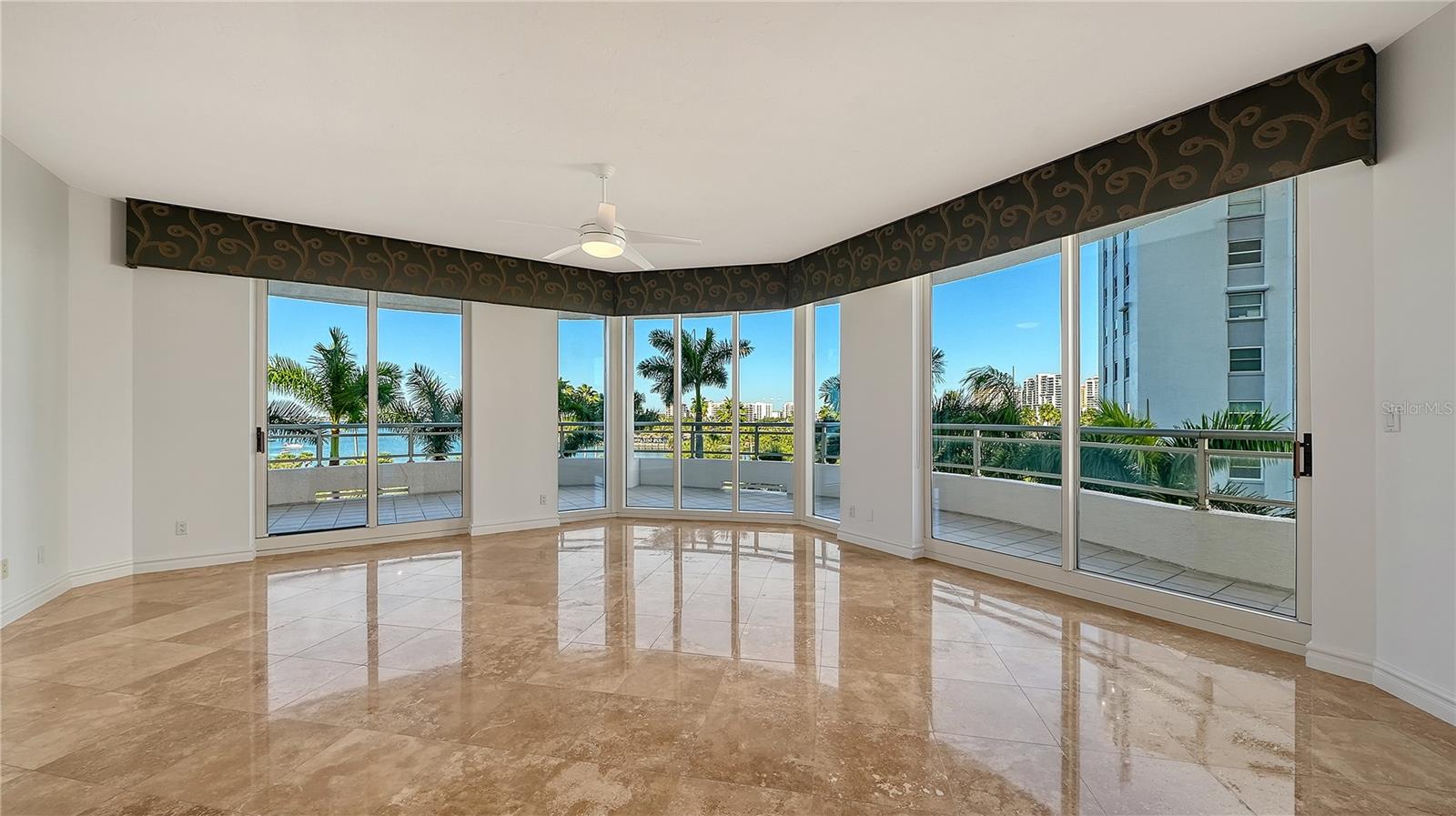 500 S PALM AVENUE 32