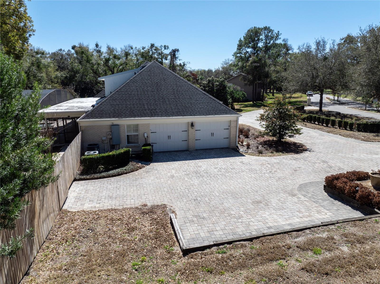 THE LAKES - Residential