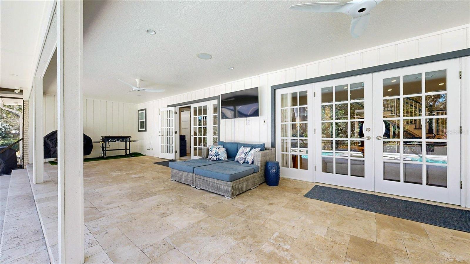 THE LAKES - Residential