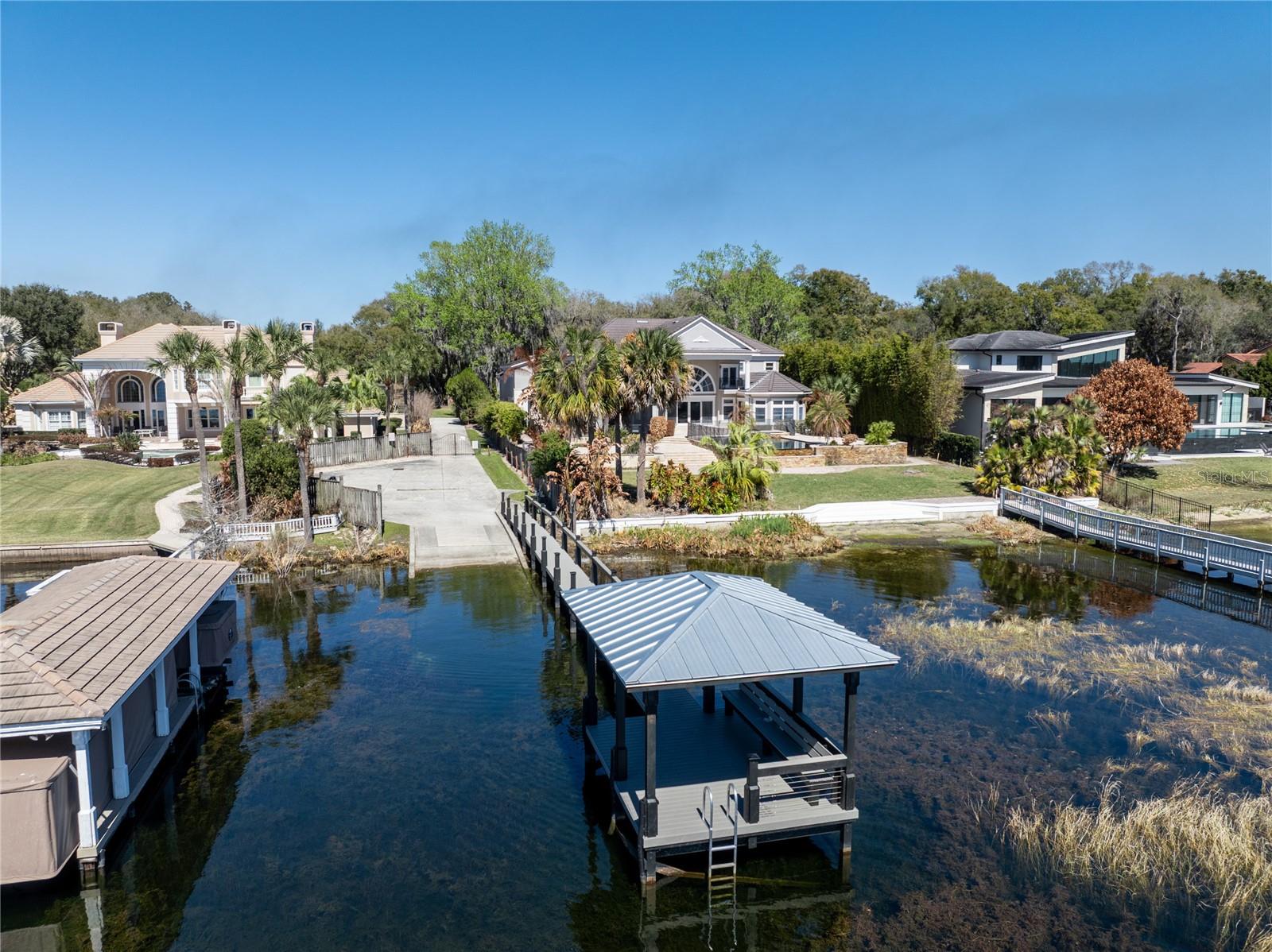 THE LAKES - Residential