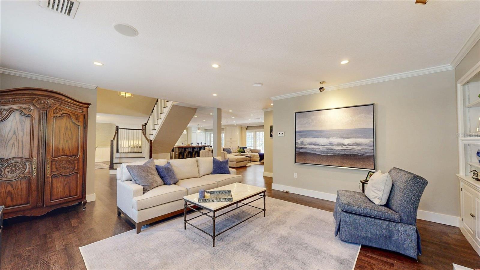 THE LAKES - Residential