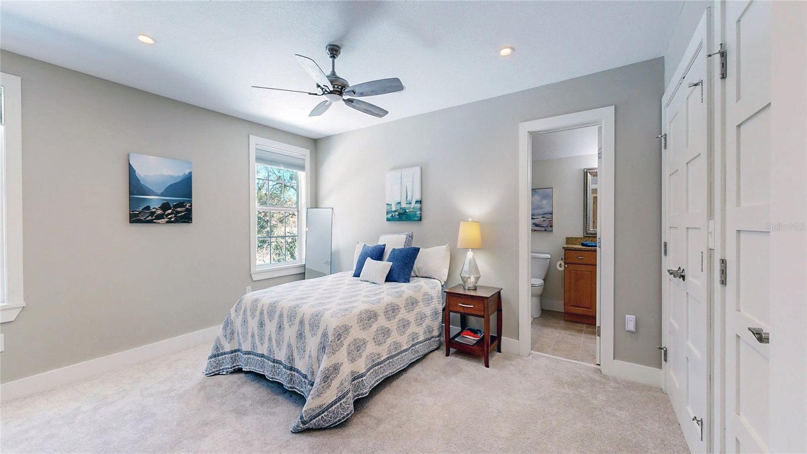 THE LAKES - Residential