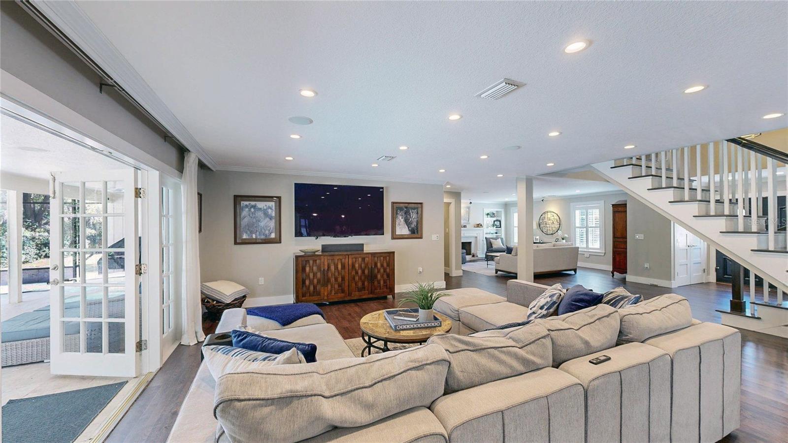 THE LAKES - Residential