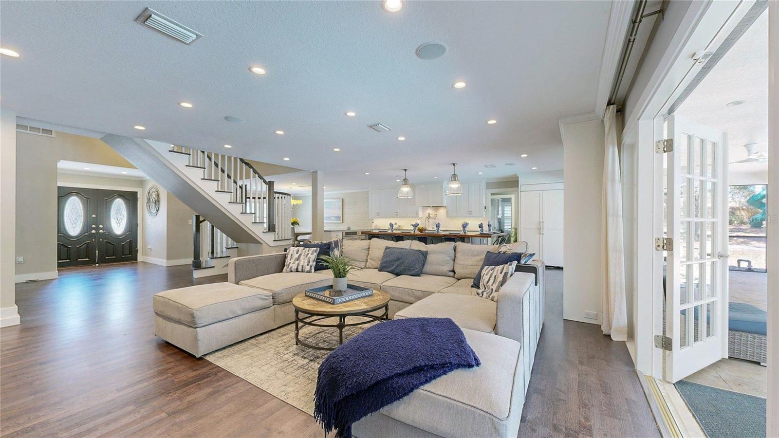 THE LAKES - Residential