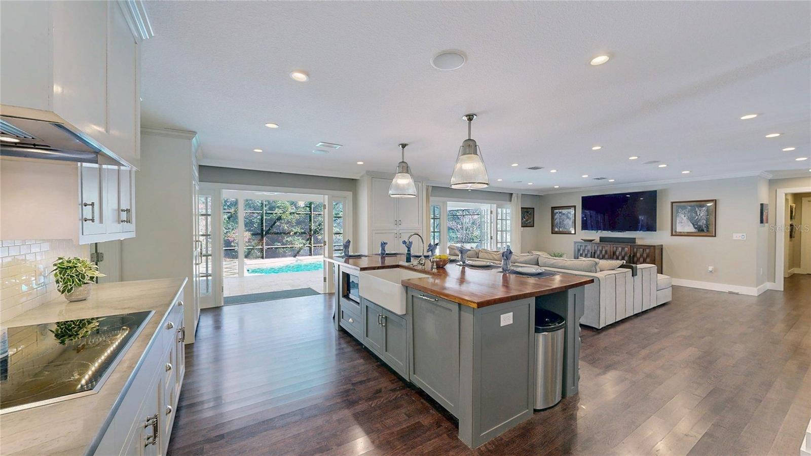 THE LAKES - Residential