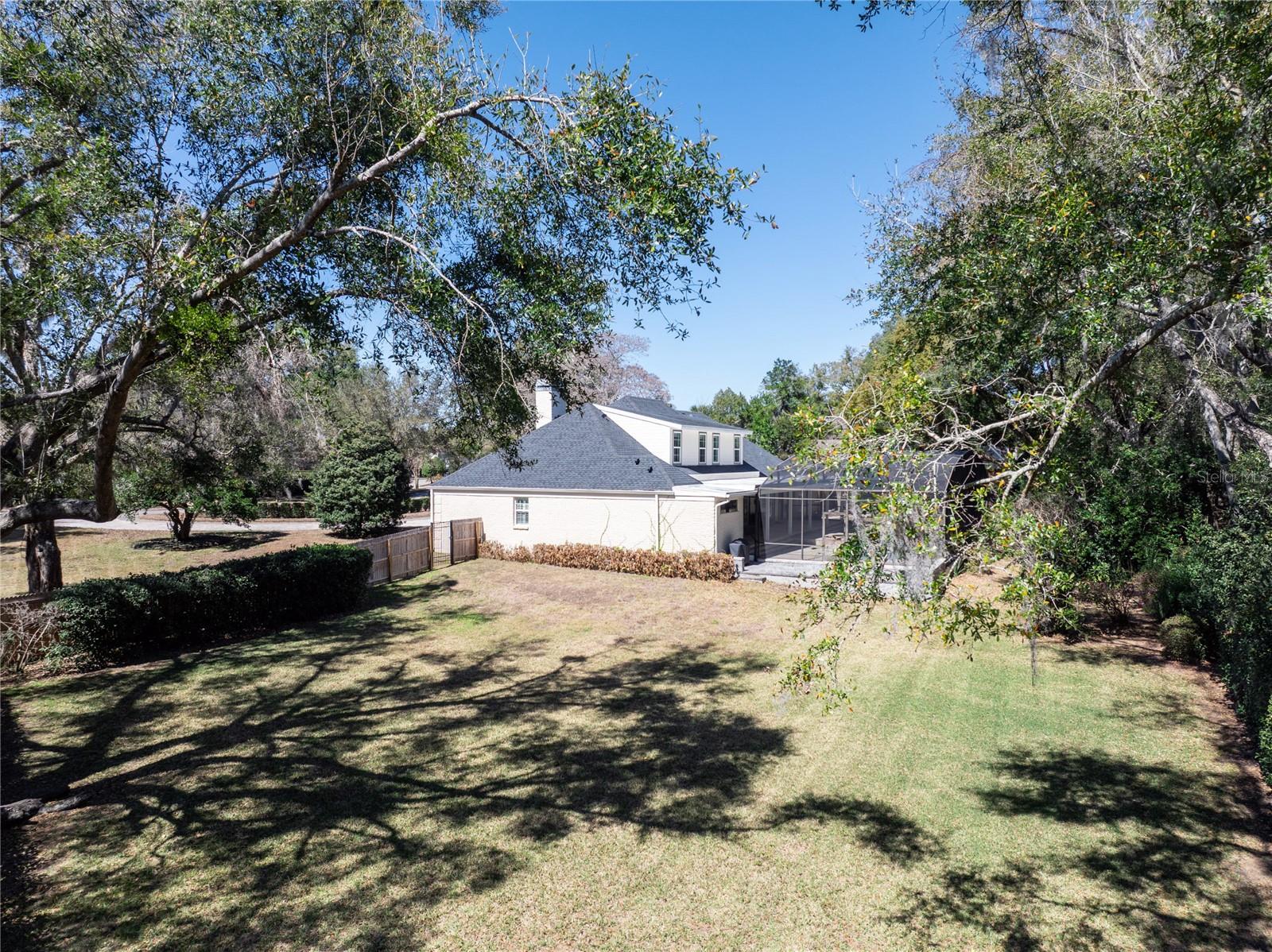 THE LAKES - Residential