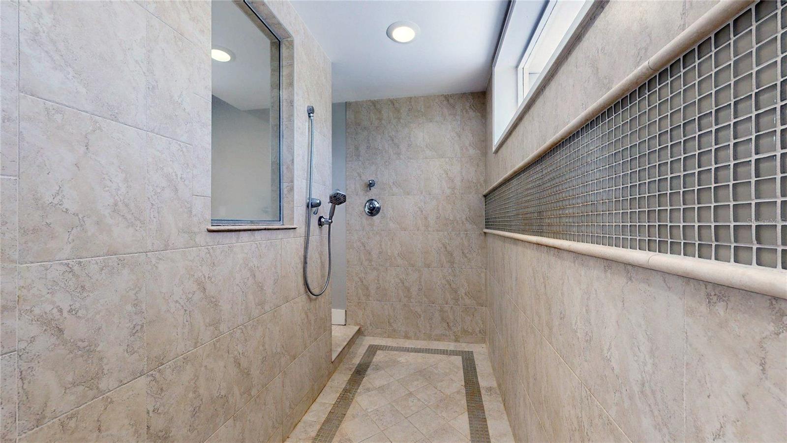 THE LAKES - Residential