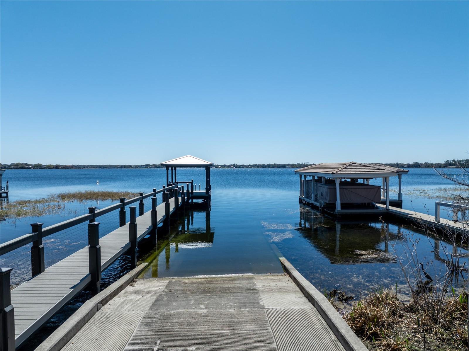 THE LAKES - Residential