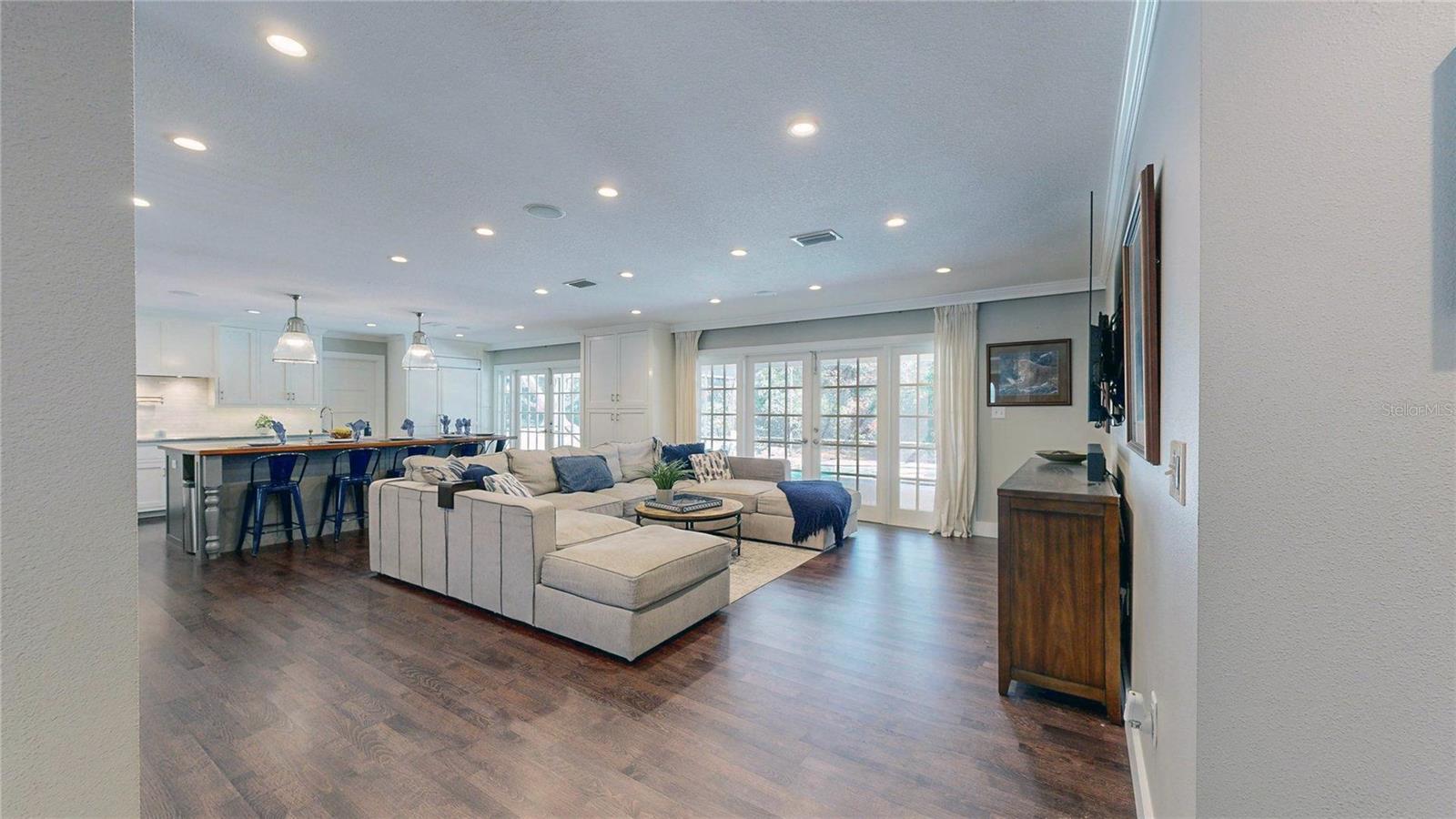 THE LAKES - Residential