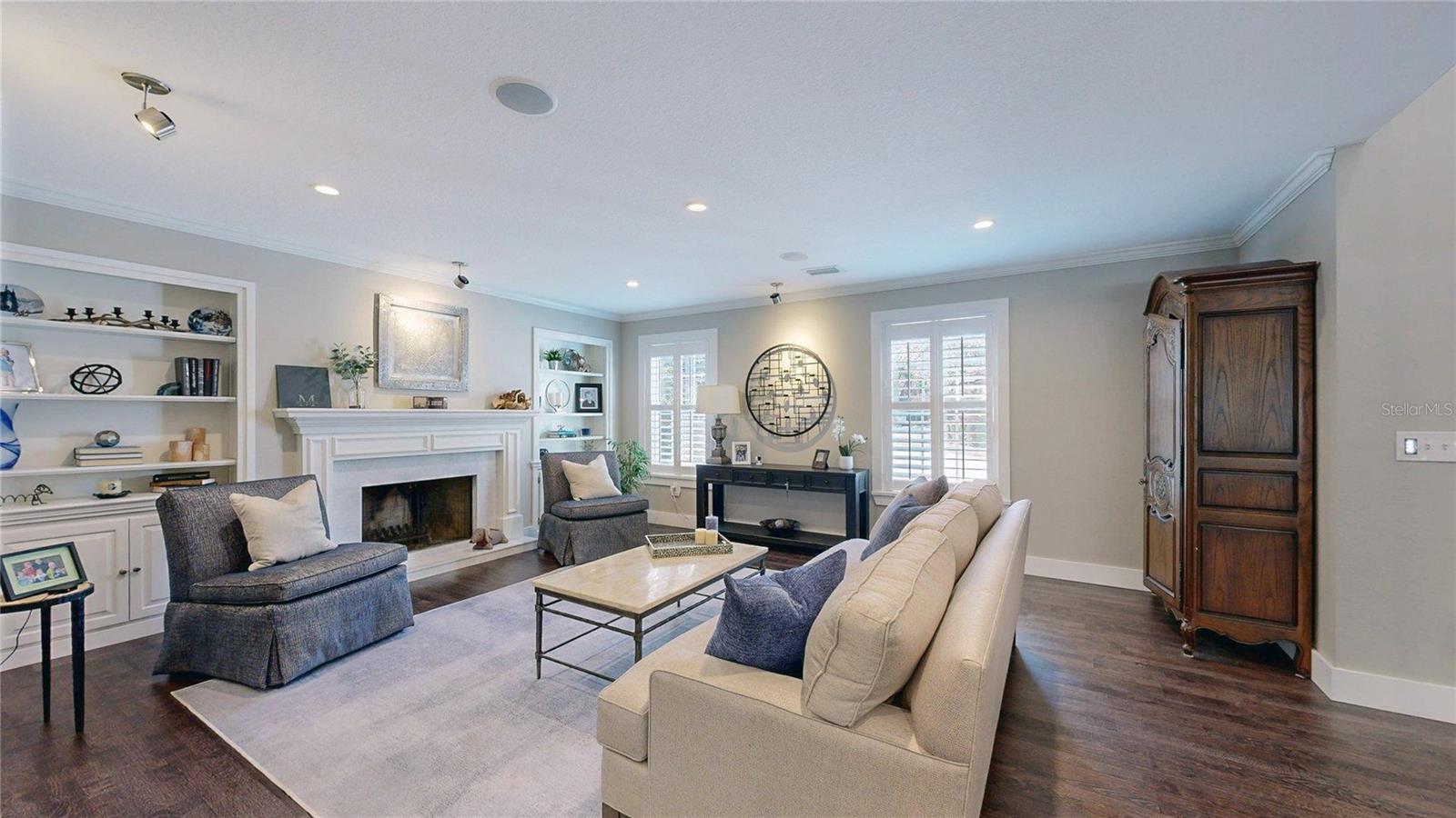 THE LAKES - Residential