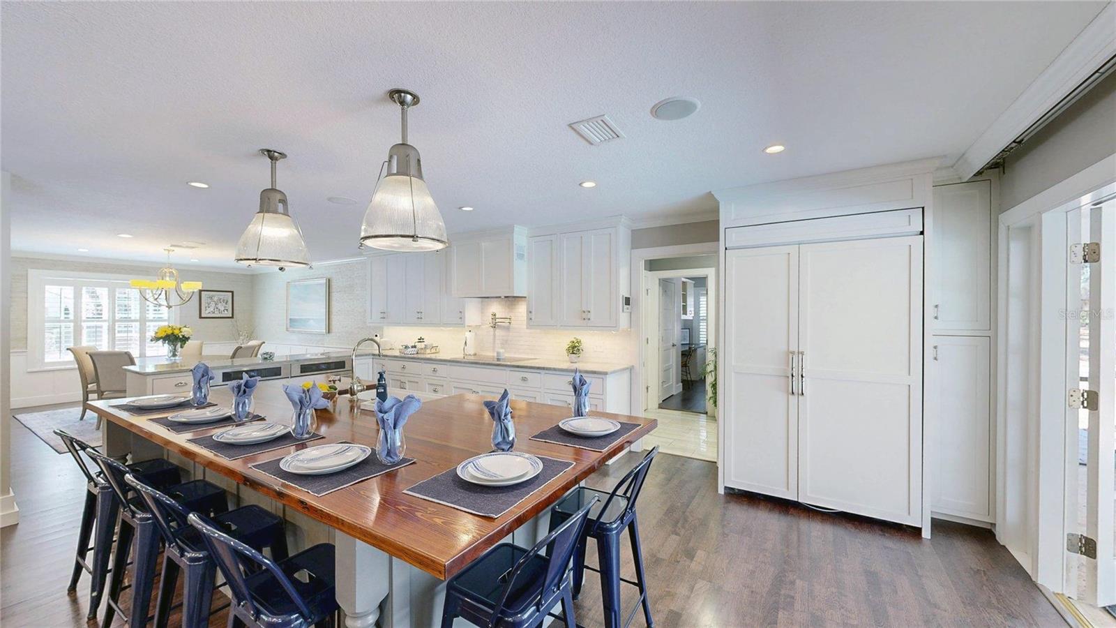 THE LAKES - Residential