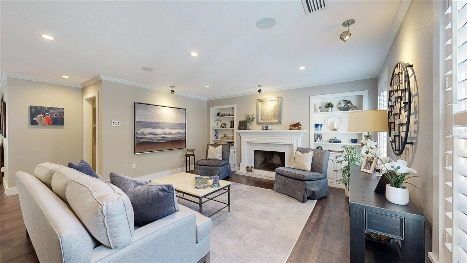 THE LAKES - Residential