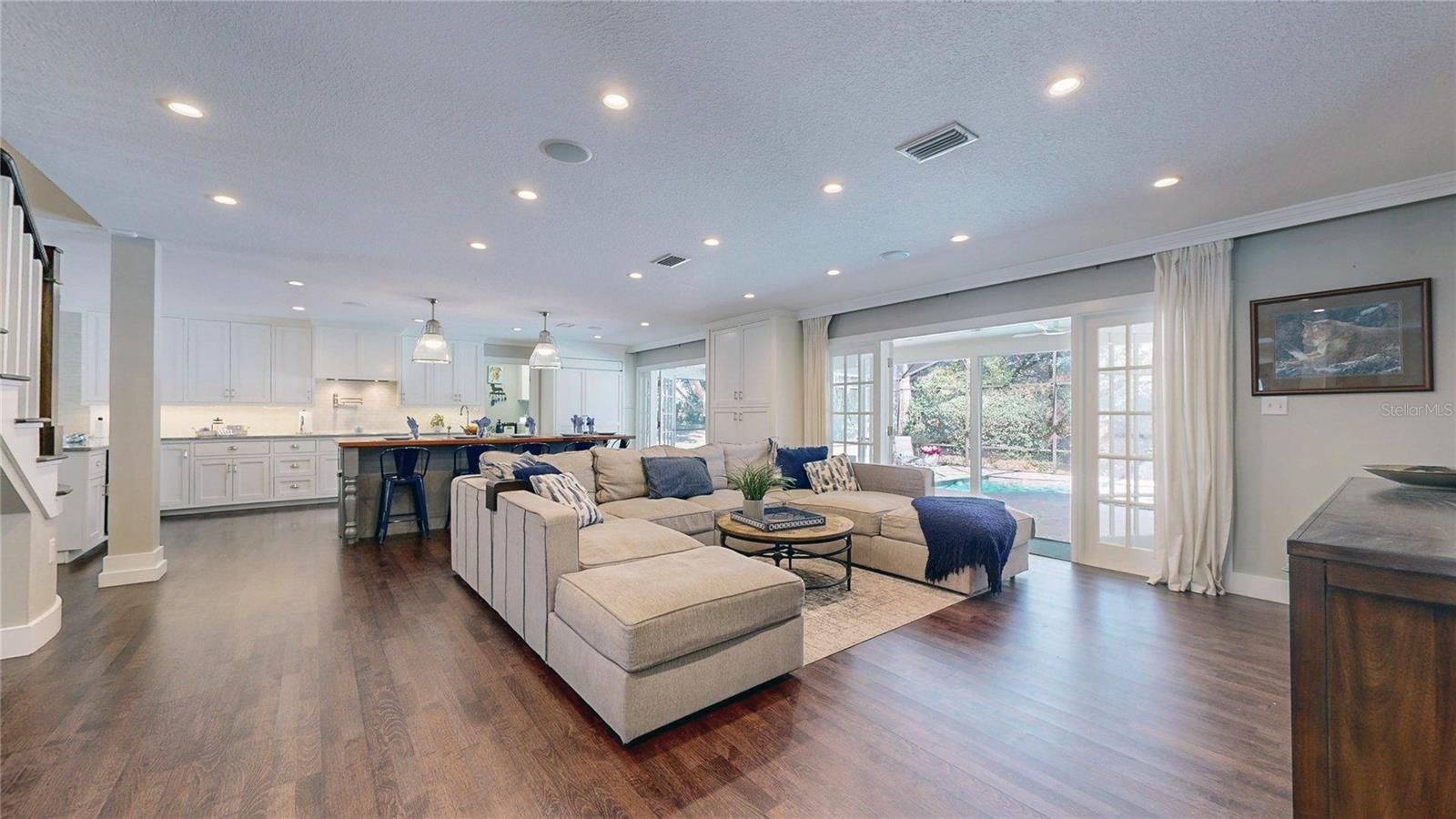 THE LAKES - Residential