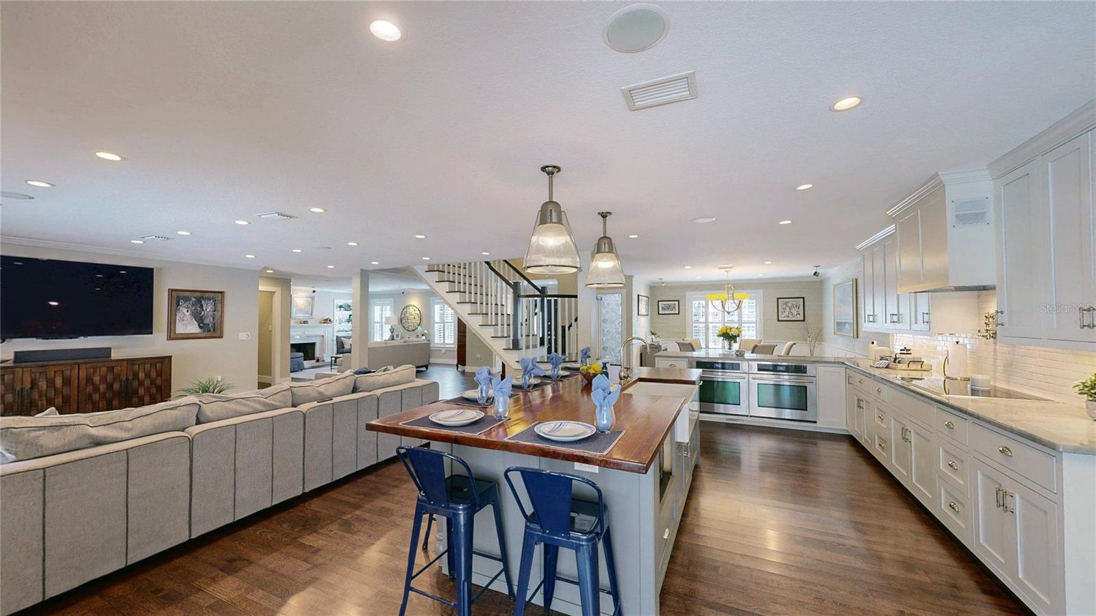 THE LAKES - Residential