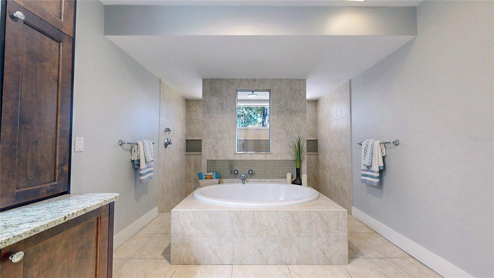 THE LAKES - Residential