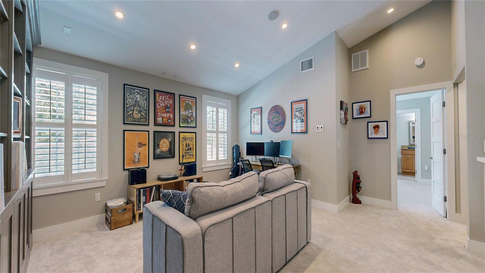 THE LAKES - Residential