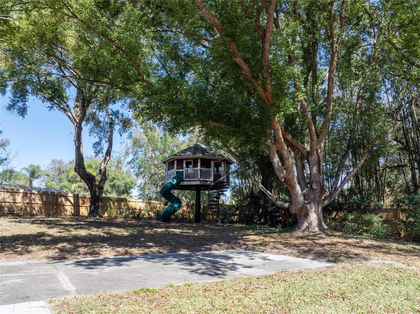 THE LAKES - Residential