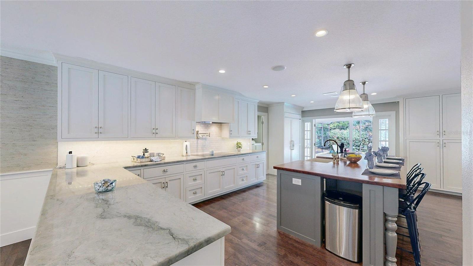 THE LAKES - Residential