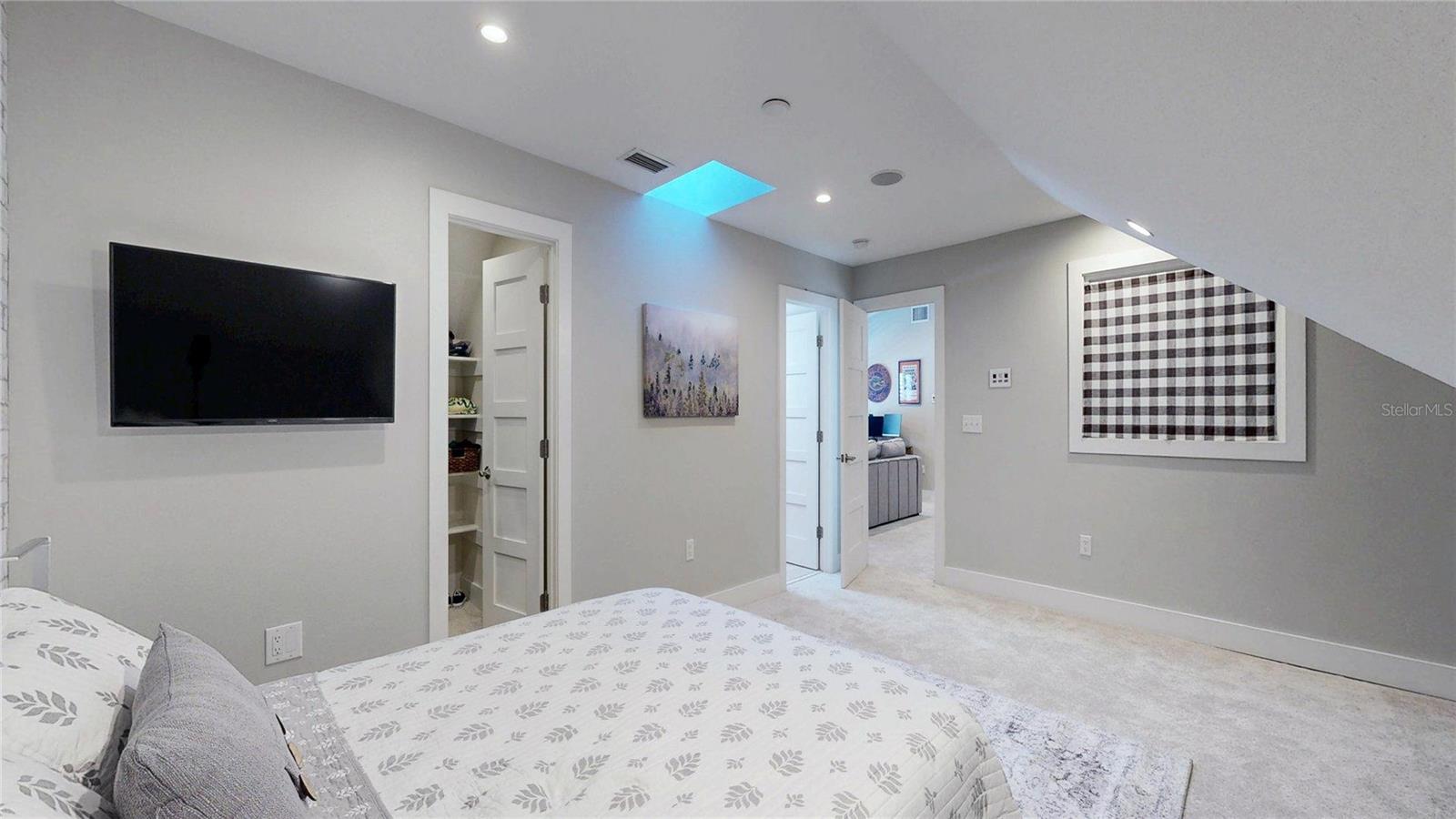 THE LAKES - Residential