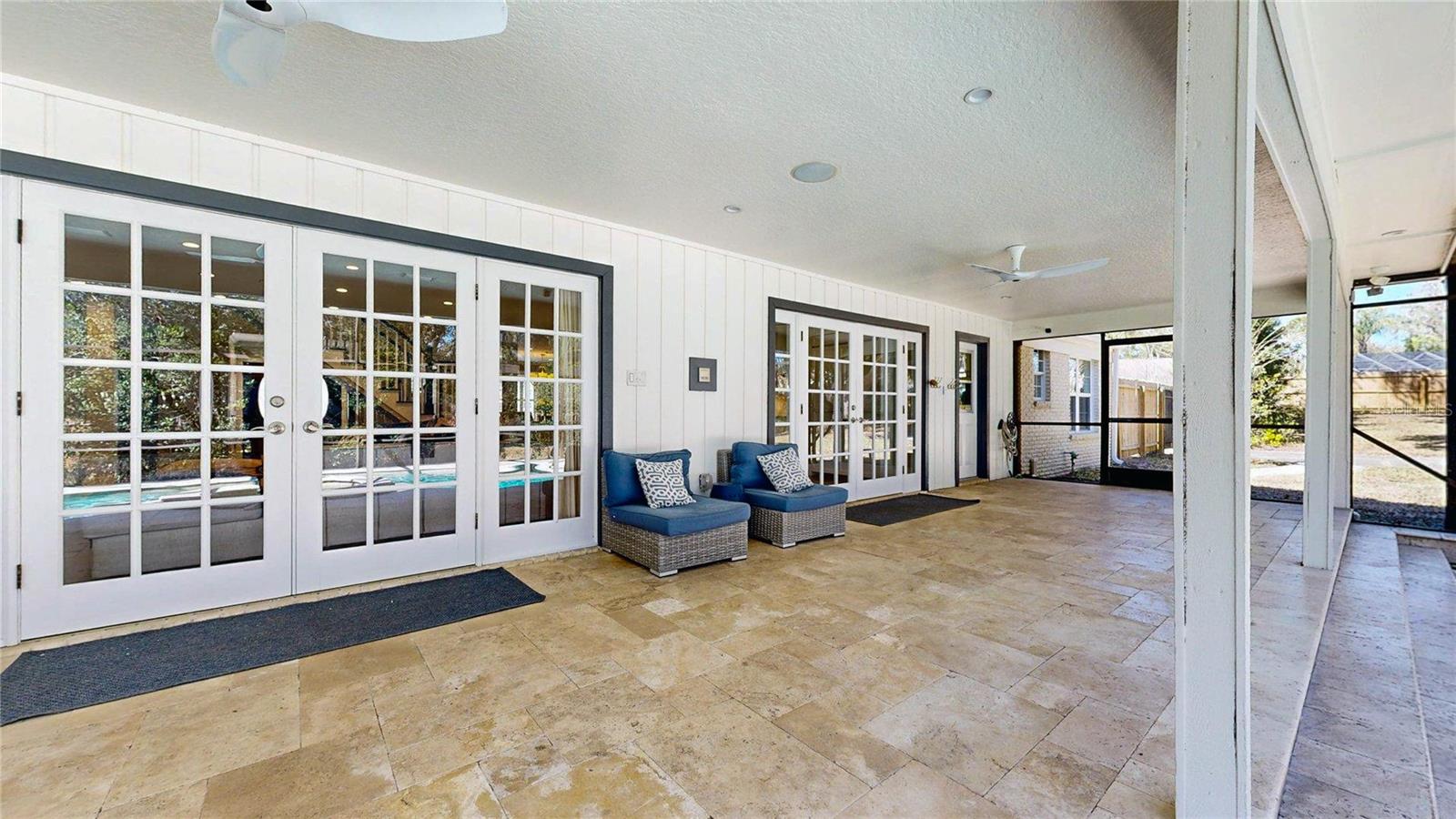 THE LAKES - Residential