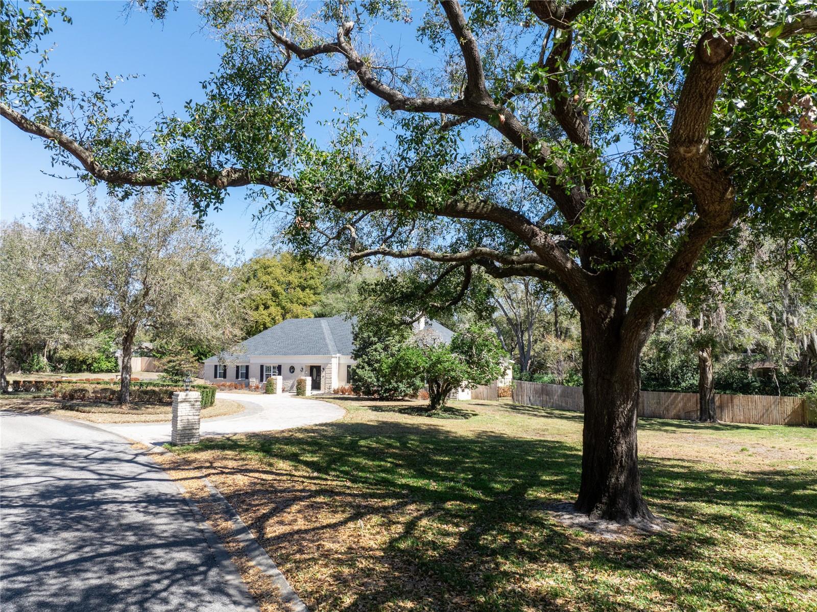 THE LAKES - Residential