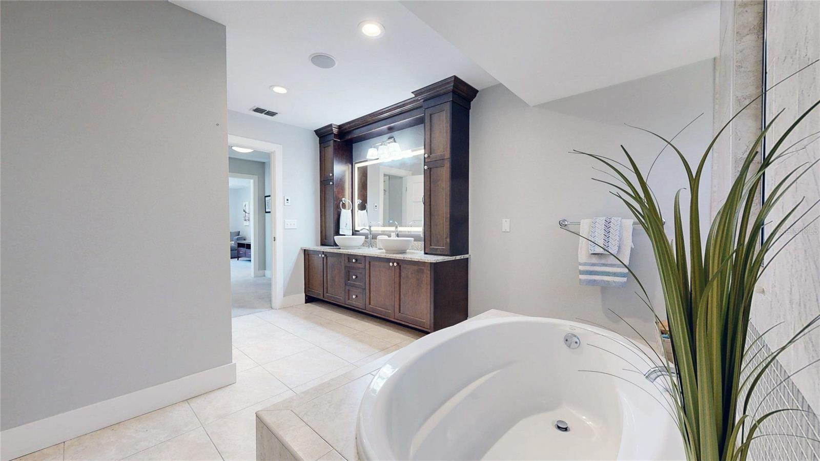 THE LAKES - Residential