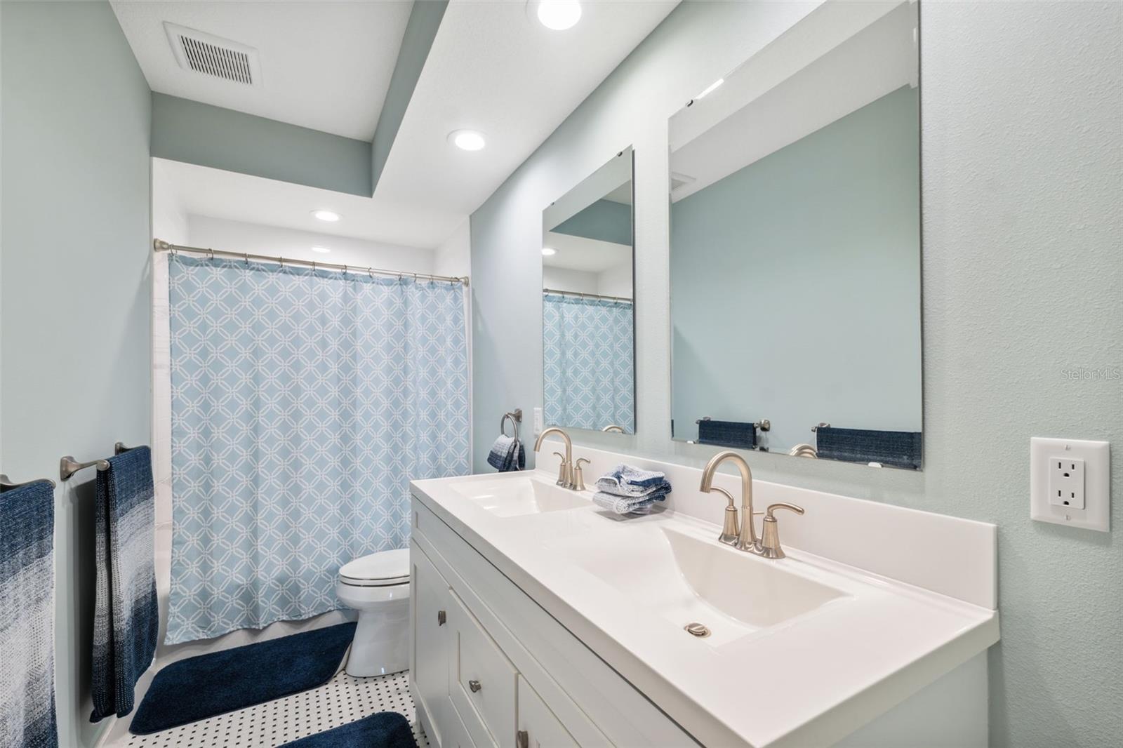 NORTH POINT HARBOUR UNIT THREE - Residential