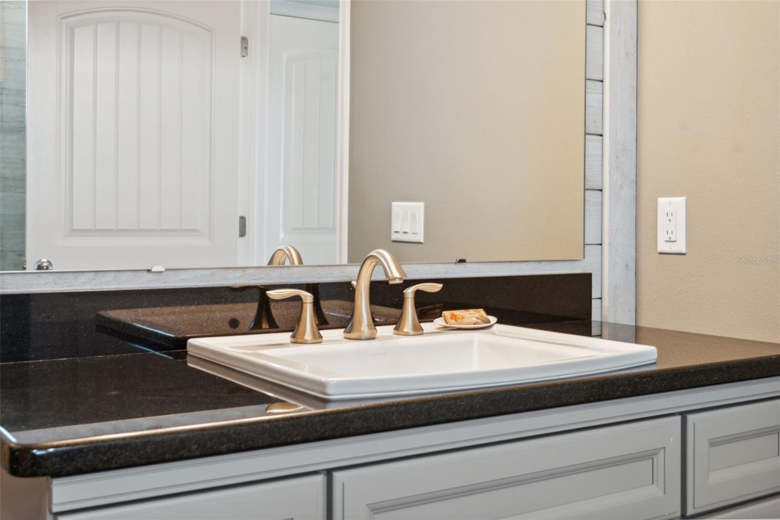 NORTH POINT HARBOUR UNIT THREE - Residential