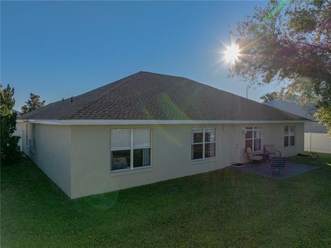 A home in AUBURNDALE