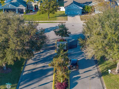 A home in AUBURNDALE