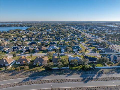 A home in AUBURNDALE