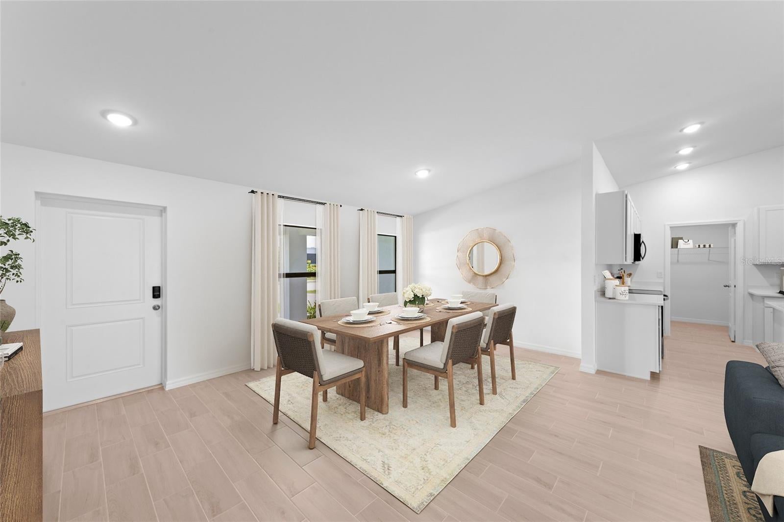 32 LUDLOW LANE E