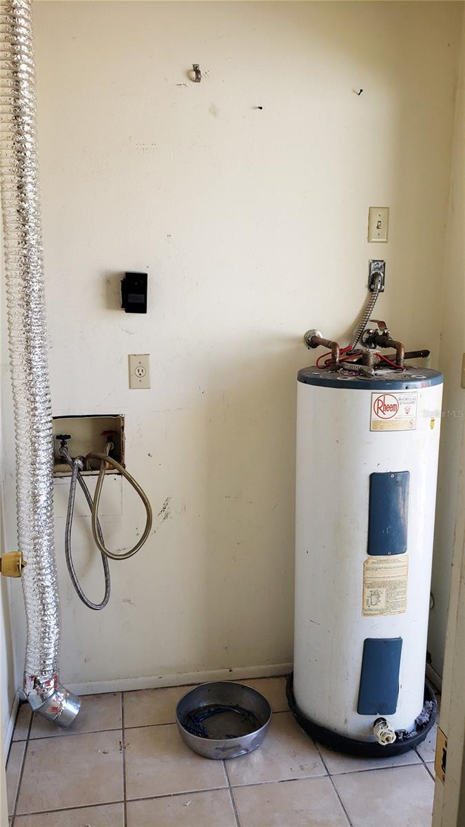 WELLESLEY ACRES - Residential